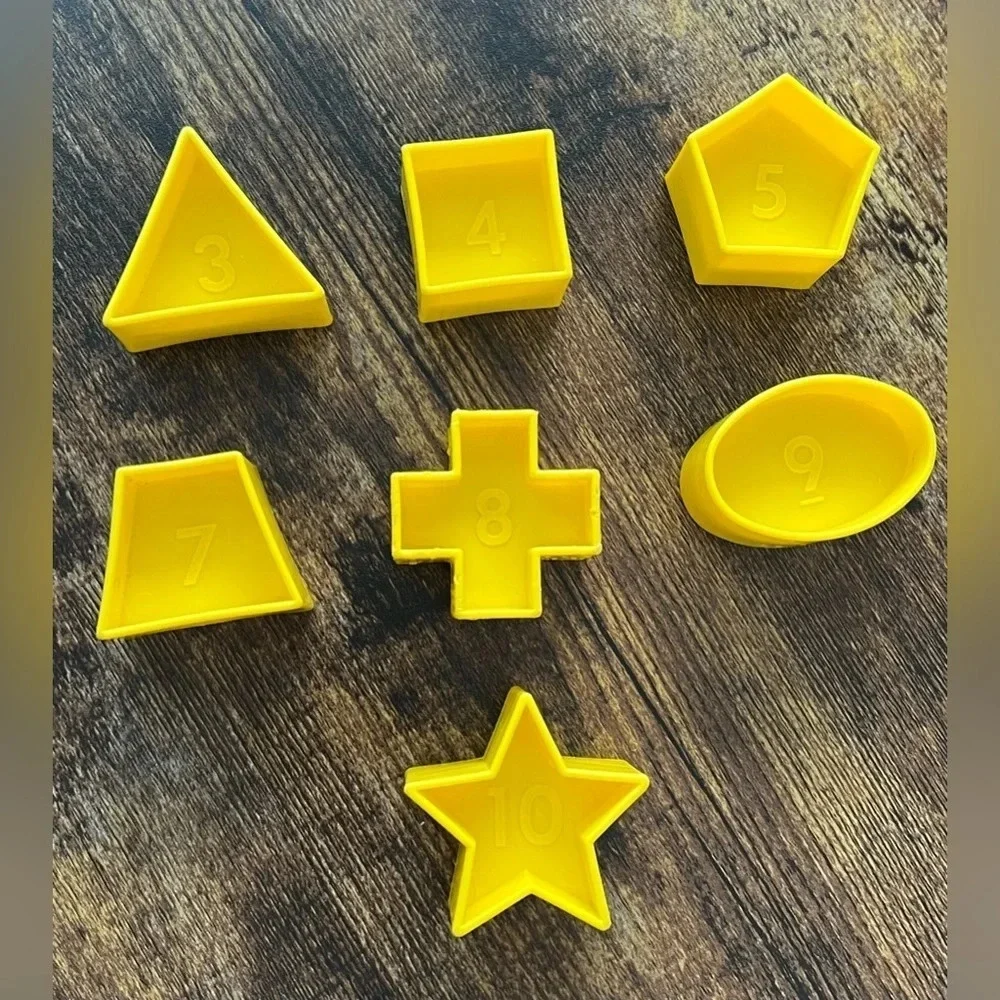 Tupperware | Shape-O children’s toy.